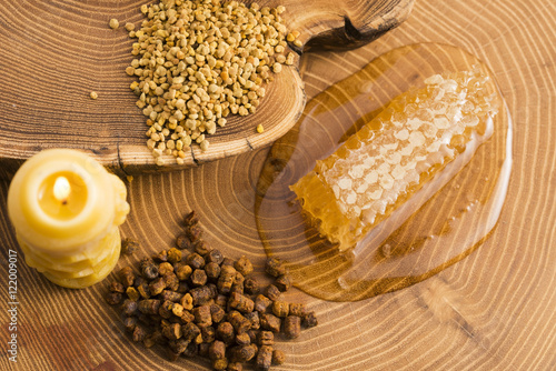 honeycomb, pollen and propolis