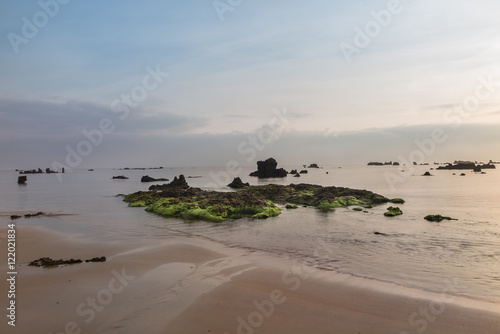 Fototapeta Naklejka Na Ścianę i Meble -  sunrise on beach rocks