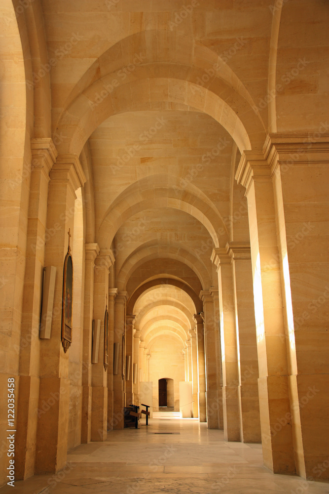 Nef de l'église des Invalides à Paris, France
