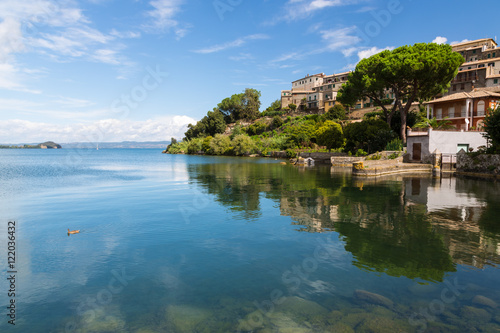 Tableau sur toile Bolsena lake - View from Capodimonte