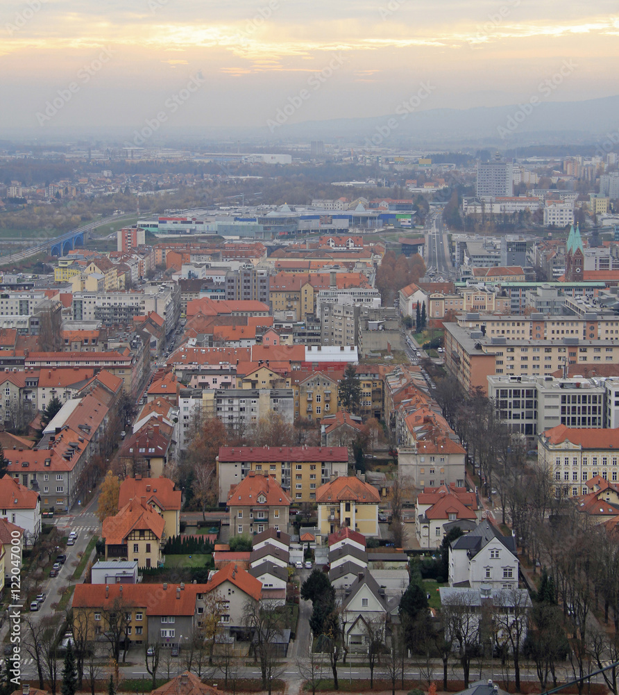 Obraz premium cityscape of Maribor, view from Piramida hill