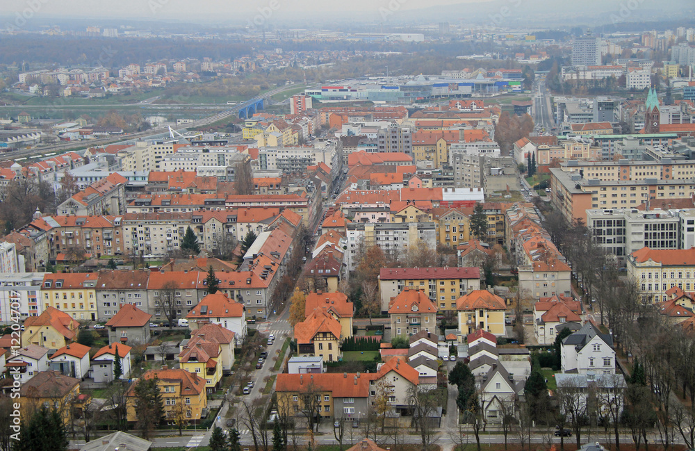 Obraz premium cityscape of Maribor, view from Piramida hill