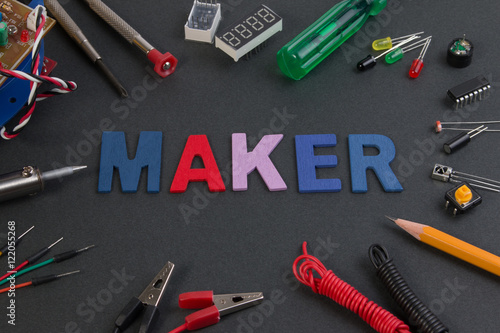 Cuadro en lienzo Particle maker kit, electronics project maker kit, circuits kits on black table