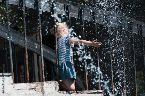 hand in the spray of water from a fountain