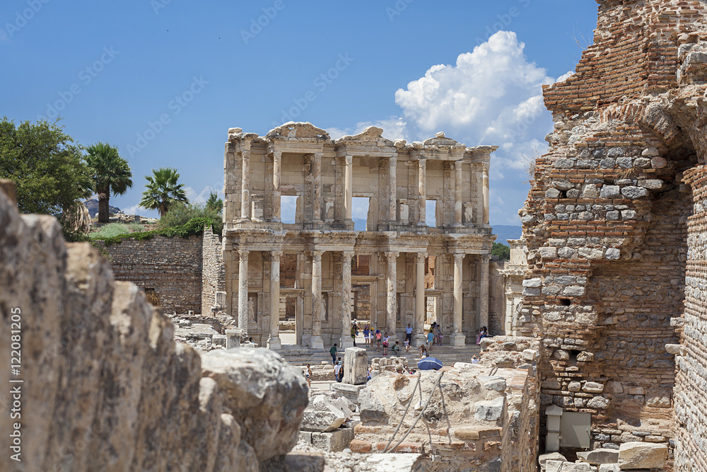 Efes kütüphane