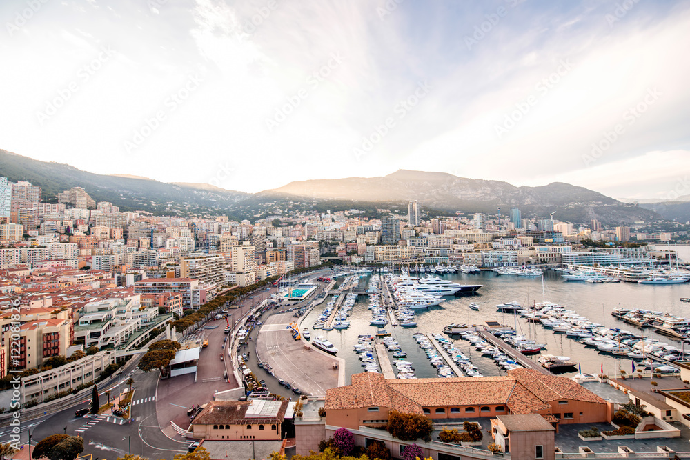 Naklejka premium Cityscape view on the bay with luxury yachts on the french riviera in Monte Carlo in Monaco
