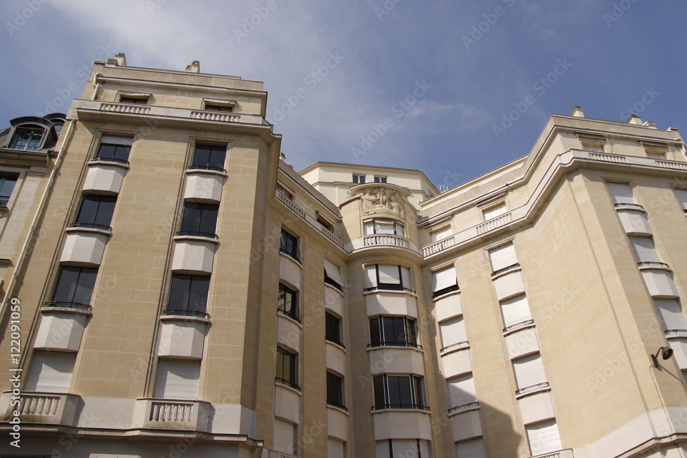 Obraz premium Immeuble moderne à Paris