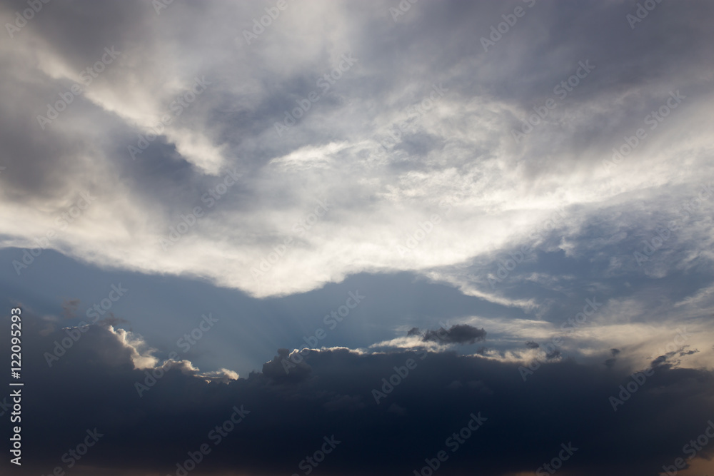 Naklejka premium beautiful sky with clouds in the evening