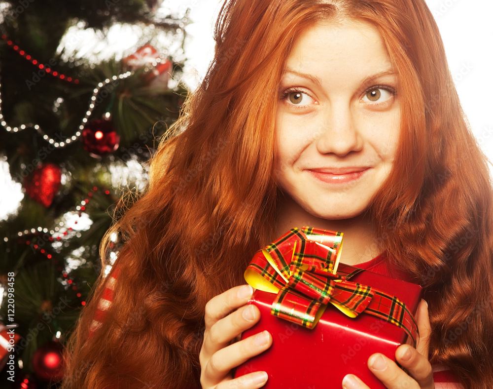 girl with gift box StockFoto Adobe Stock