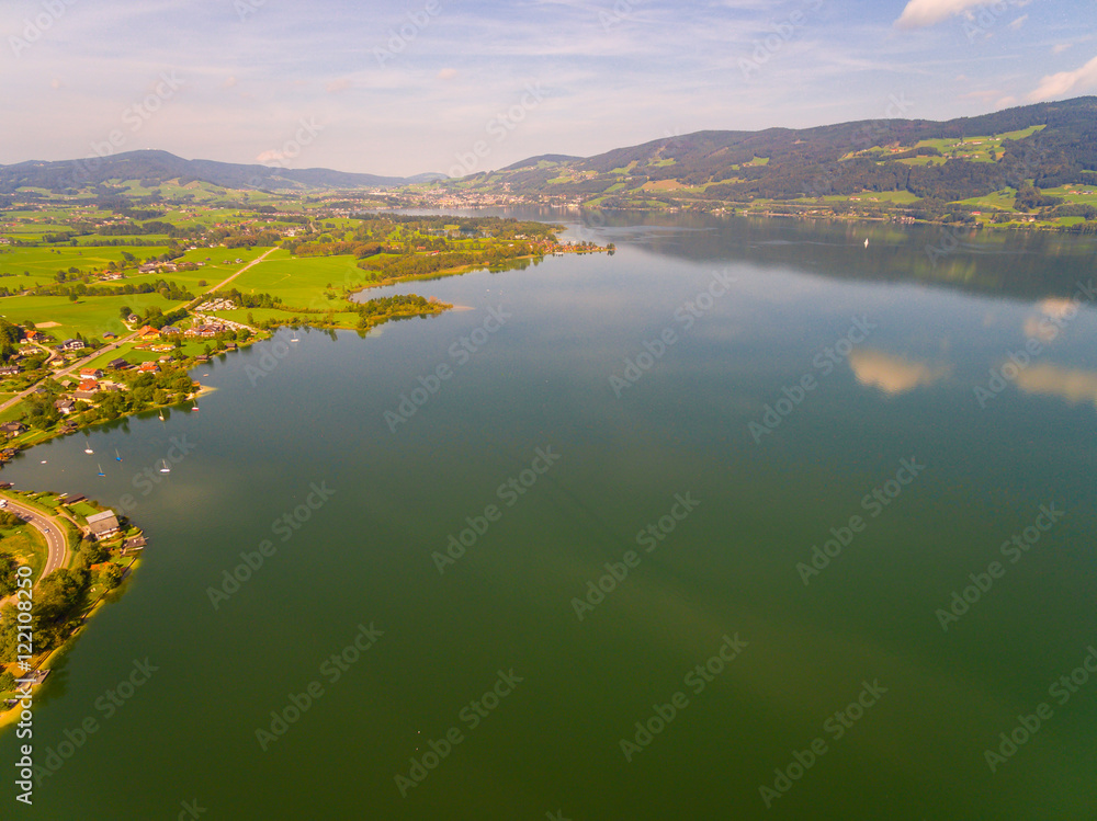 Mondsee, Luftaufnahme,  blick Richtung Stadt Mondsee,  Österreich, Oberösterreich, Salzkammergut, Drachenwand
