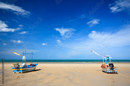 Tourist and fishing boats on the beach, Polarizing Filter