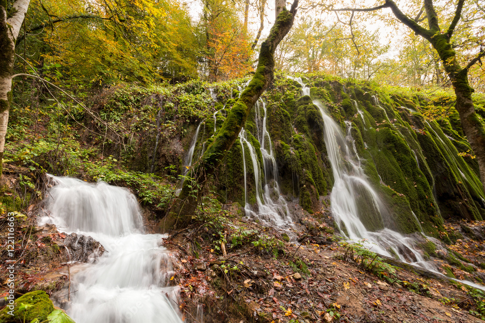 Fototapeta premium Oben Waterfall, Mazandaran, Iran
