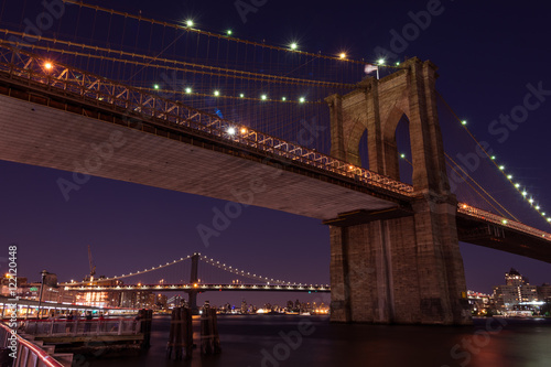 Brooklyn Bridge et Manhattan Bridge la nuit