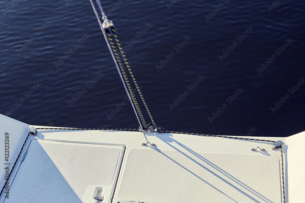 Obraz premium permanent backstay is attached to the top of the mast. water background