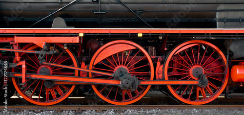 Cuadro en lienzo Triebwerk einer historischen  Schnellzug - Dampflokomotive mit Rädern und Treibs