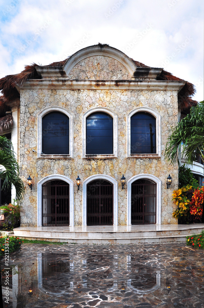 Fototapeta premium brick two-story building in the tropics