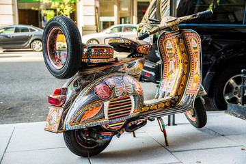 Bilder mit Rahmen Roller Bunter dekorativer Roller im Stillleben  © jon_chica