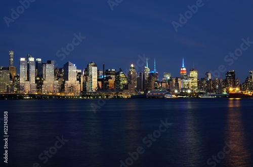 View of the Manhattan skyline in New York City seen from Edgewater, New Jersey © eqroy