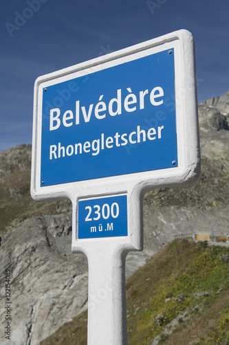 Ortstafel "Belvédère" beim Rhonegletsche an der Furka-Passstrasse, Wallis, Schweiz