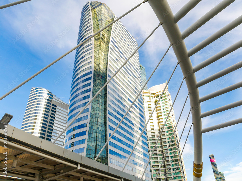 Fototapeta premium Modern Sky Pedestrian Bridge at Bangkok