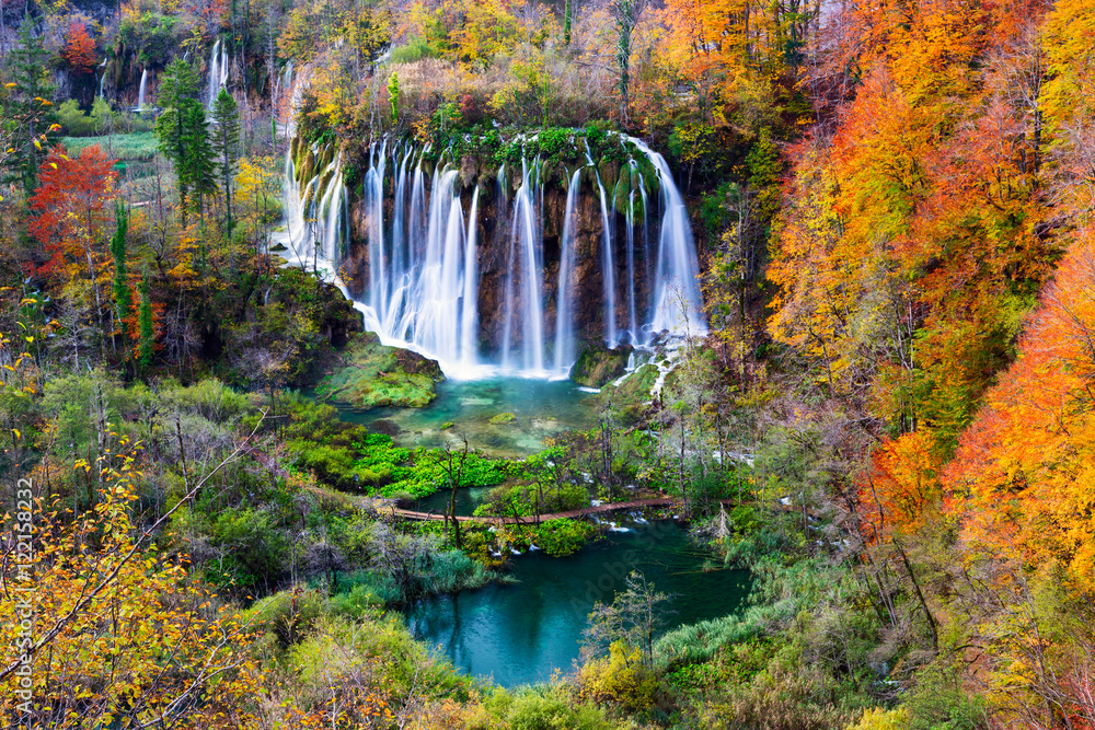Fototapeta Autum colors and waterfalls of Plitvice National Park