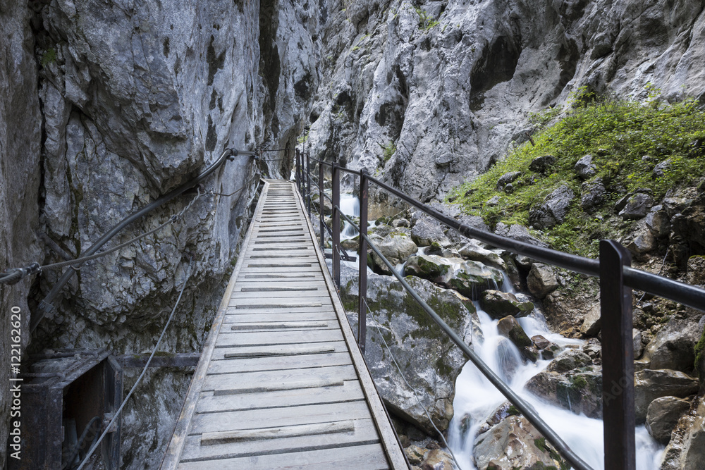 Brücke in der Höllentalklamm bei Garmisch, Bayern Brücke in der Höllentalklamm bei Garmisch, Bayern