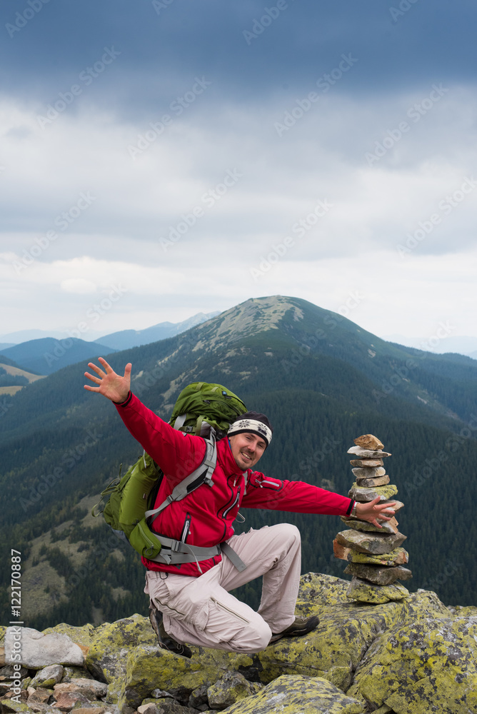 Naklejka premium Hiker in mountains