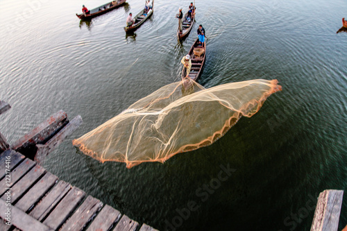 Myanmar - Amarapura - Fischer an der U Bein Brücke