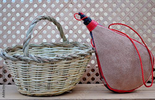 Fotografía wineskin and basket