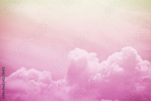 Obraz artystyczna miękka chmura i niebo z grunge tekstury papieru