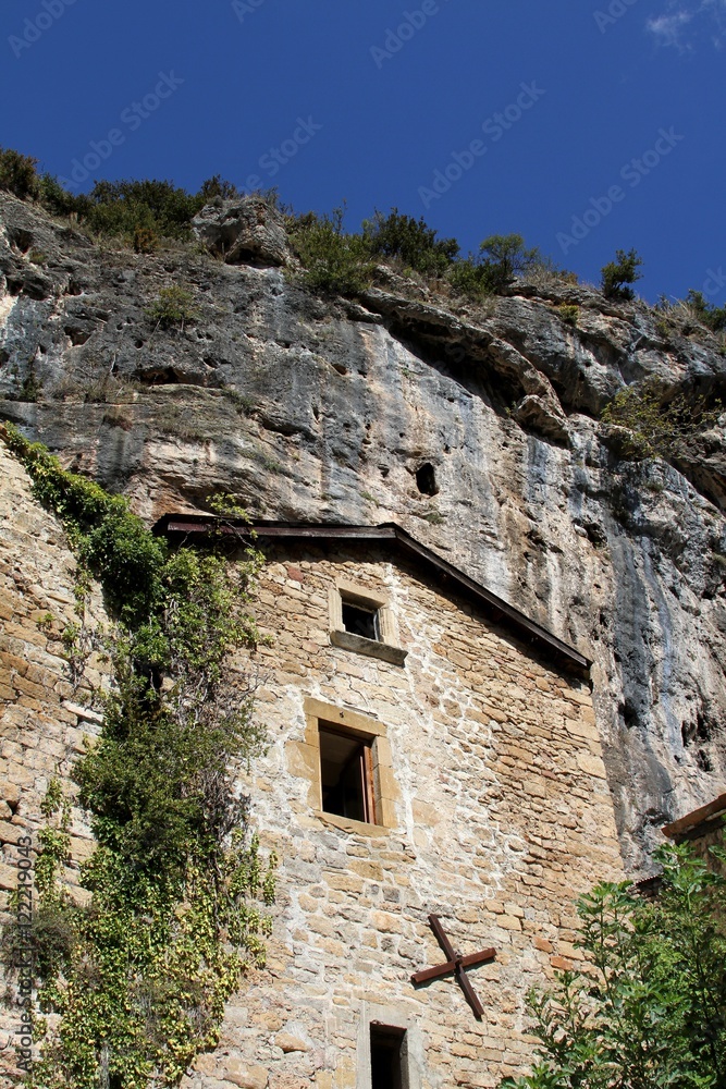 Village troglodytique de Peyre en Aveyron,vallée du Tarn