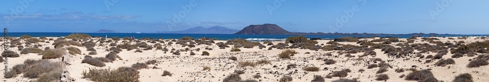 Fuerteventura, Isole Canarie: vista panoramica dell'Isolotto di Lobos, che si trova 2 chilometri a nord di Corralejo il 4 settembre 2016