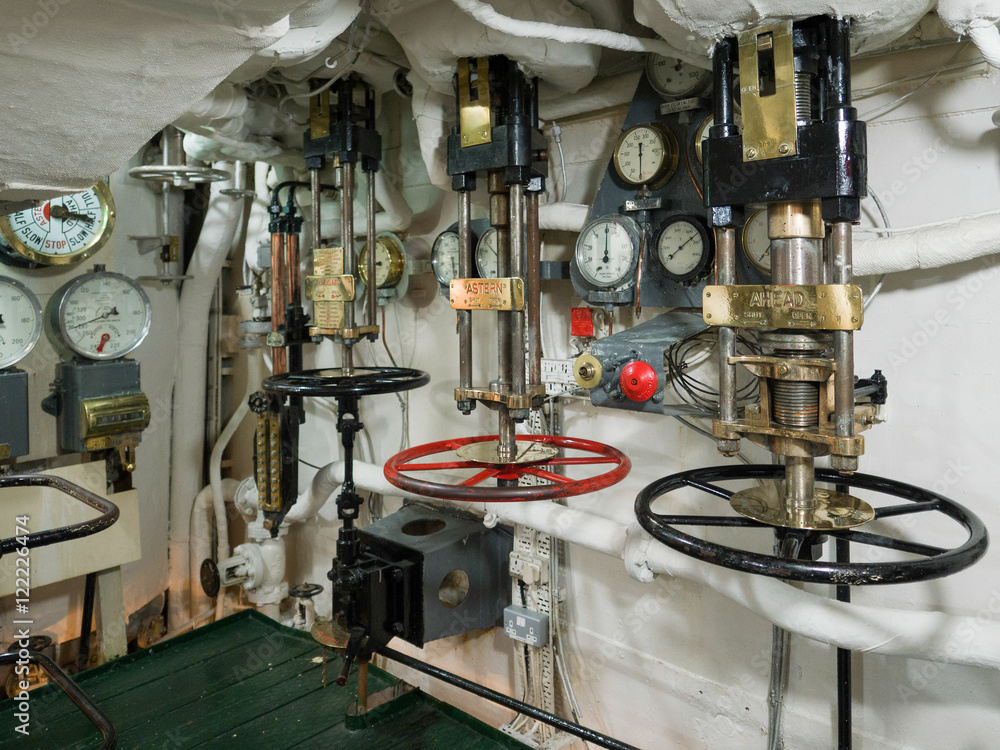 Фотография Pressure Valves on HMS Belfast
