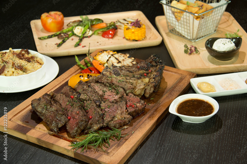 Deboned tomahawk rib steak with pepper sauce served with gratina