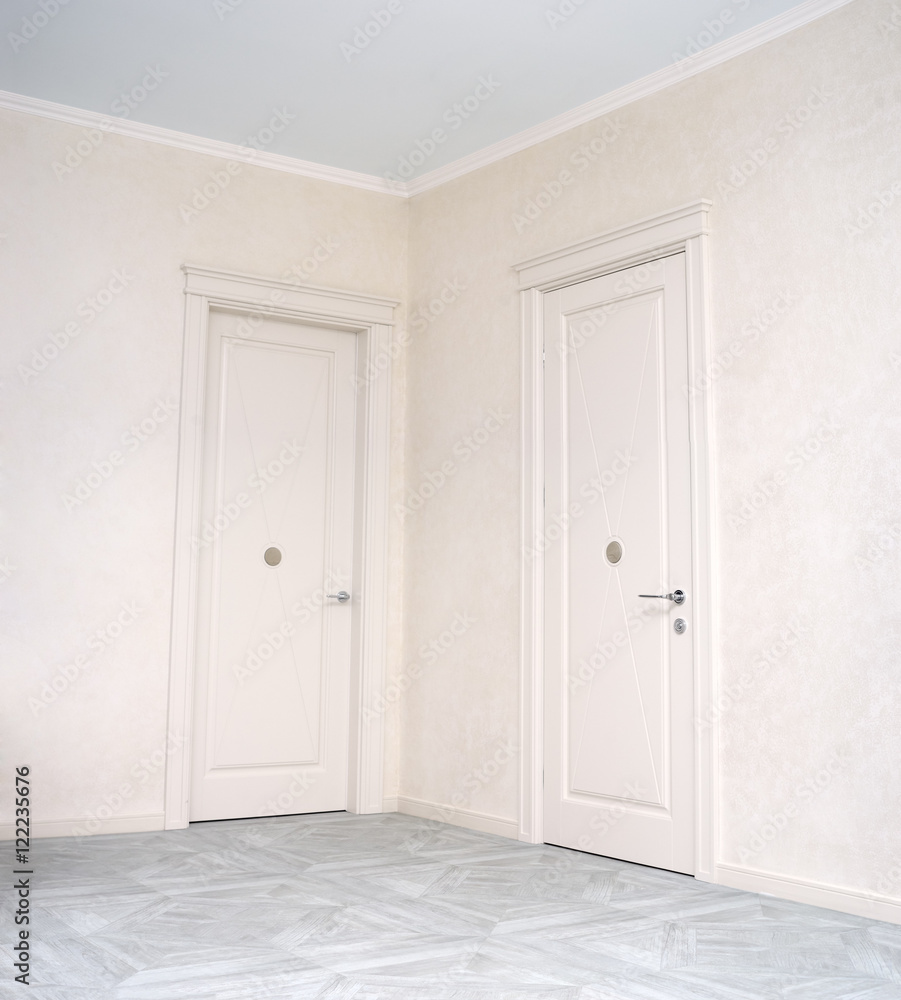 Fototapeta premium Close up of closed wooden door in the empty room