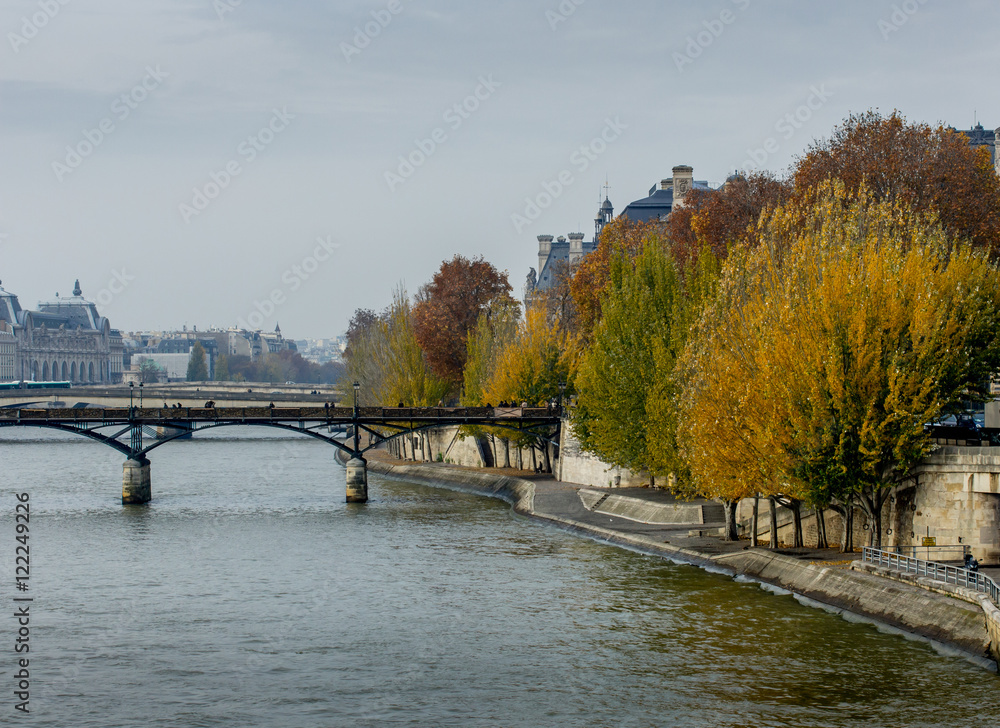 Illustration of autumn in paris.