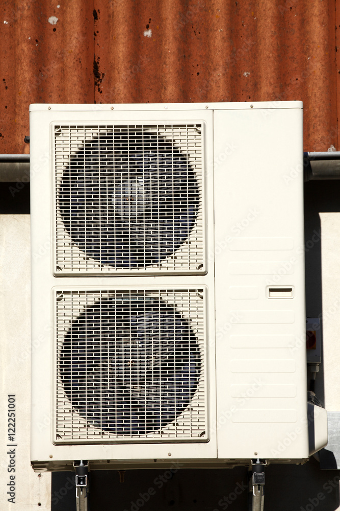 Klimaanlagen an Außenwand