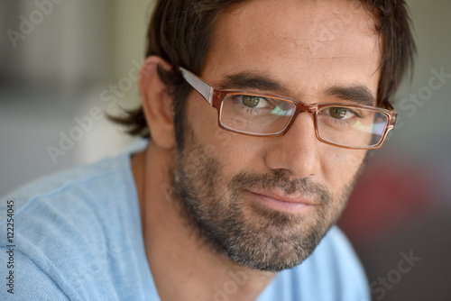 Fototapeta Naklejka Na Ścianę i Meble -  Portrait of 30-year-old man with eyeglasses on