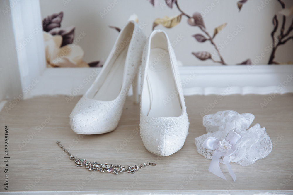 Wedding jewelry. Accessories of the bride. Shoes, bracelet Wedding jewelry. Accessories of the bride. Shoes, bracelet