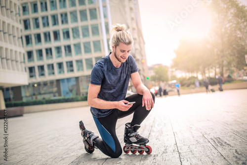 Fotografia Skater using his phone