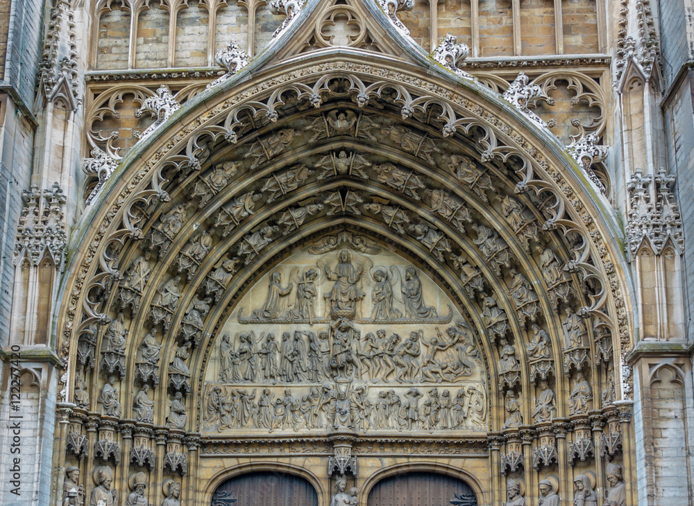 Fototapeta premium Antwerpen - Eingangsportal Liebfrauenkathedrale