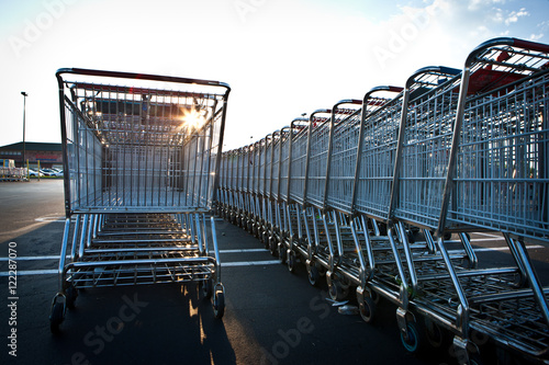 Fotografija shopping carts
