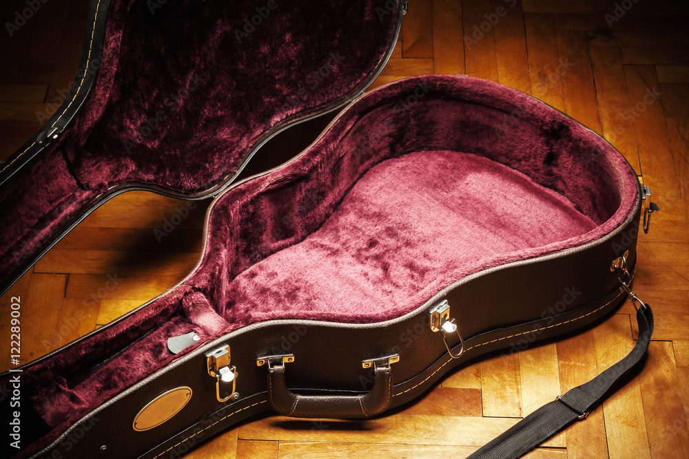 Obraz premium Interior of a Suitcase For Guitar