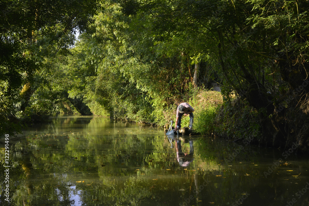 l'arroseur des marais, du Marais Poitevin à Damvix (85420), département de la Vendée en région Pays de la Loire, France