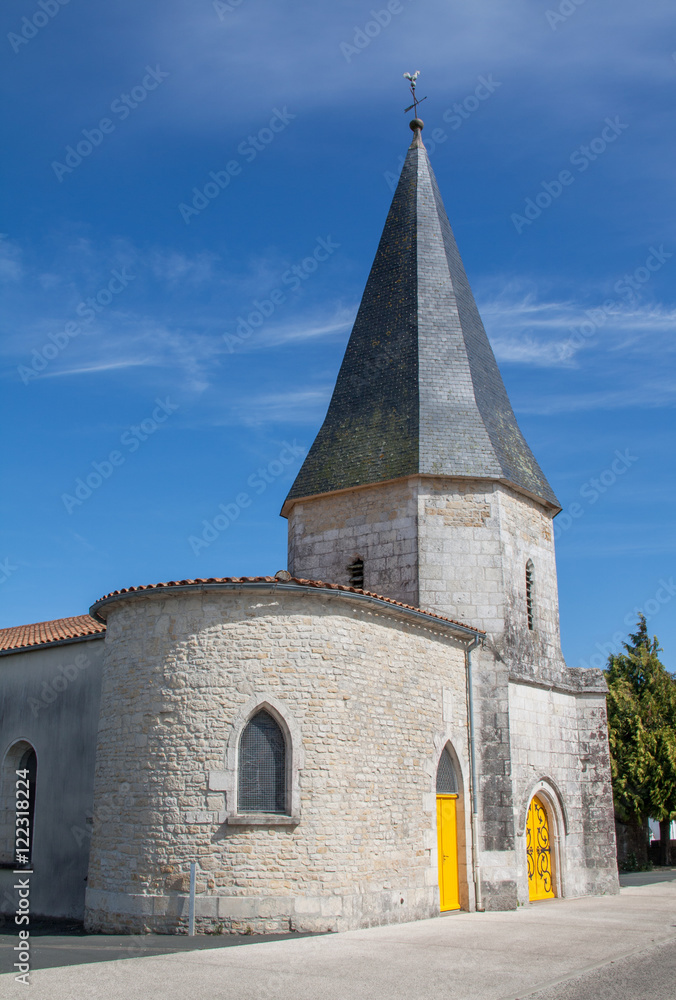 Fototapeta premium Charron, église saint Nicolas. Charentes maritimes, Poitou Charentes, France