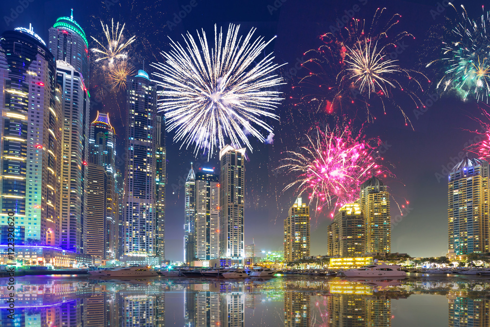 Naklejka premium Skyline of Dubai Marina at night, United Arab Emirates