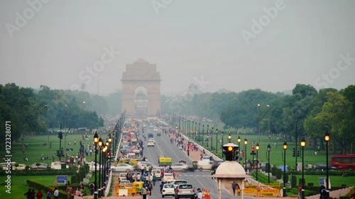 Time-lapse of Car and people traffic to the India Gate in Delhi in the evening