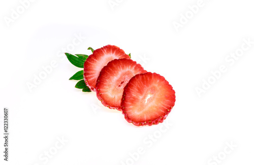 Obraz na płótnie Fresh strawberry isolated on white background w salonie