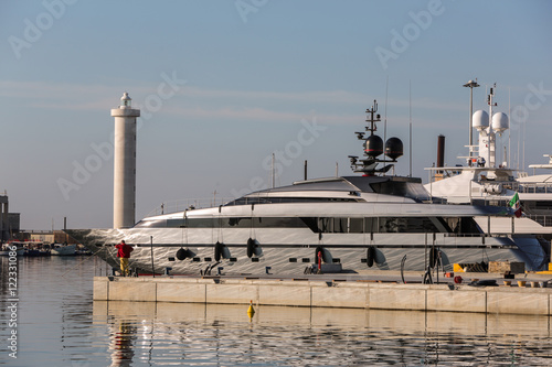 Italien, Toscana, Versilia, Riviera, Viareggio, Hafen, Yachthafen, Fischkutter, Fischerboot, Yacht, Segelyacht, Motoryacht, Fischer, Segeln, Motorboot, Bootshafen,Fischerei,Yachtclub, Fischernetz