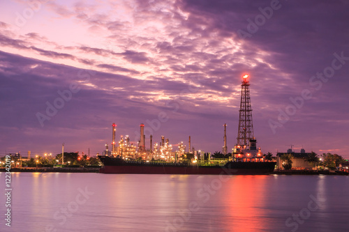 Oil refinery © Photo Gallery